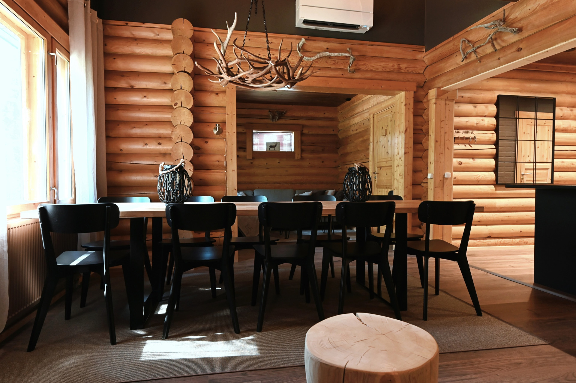 karhupirtti_dining_area-high-jpg