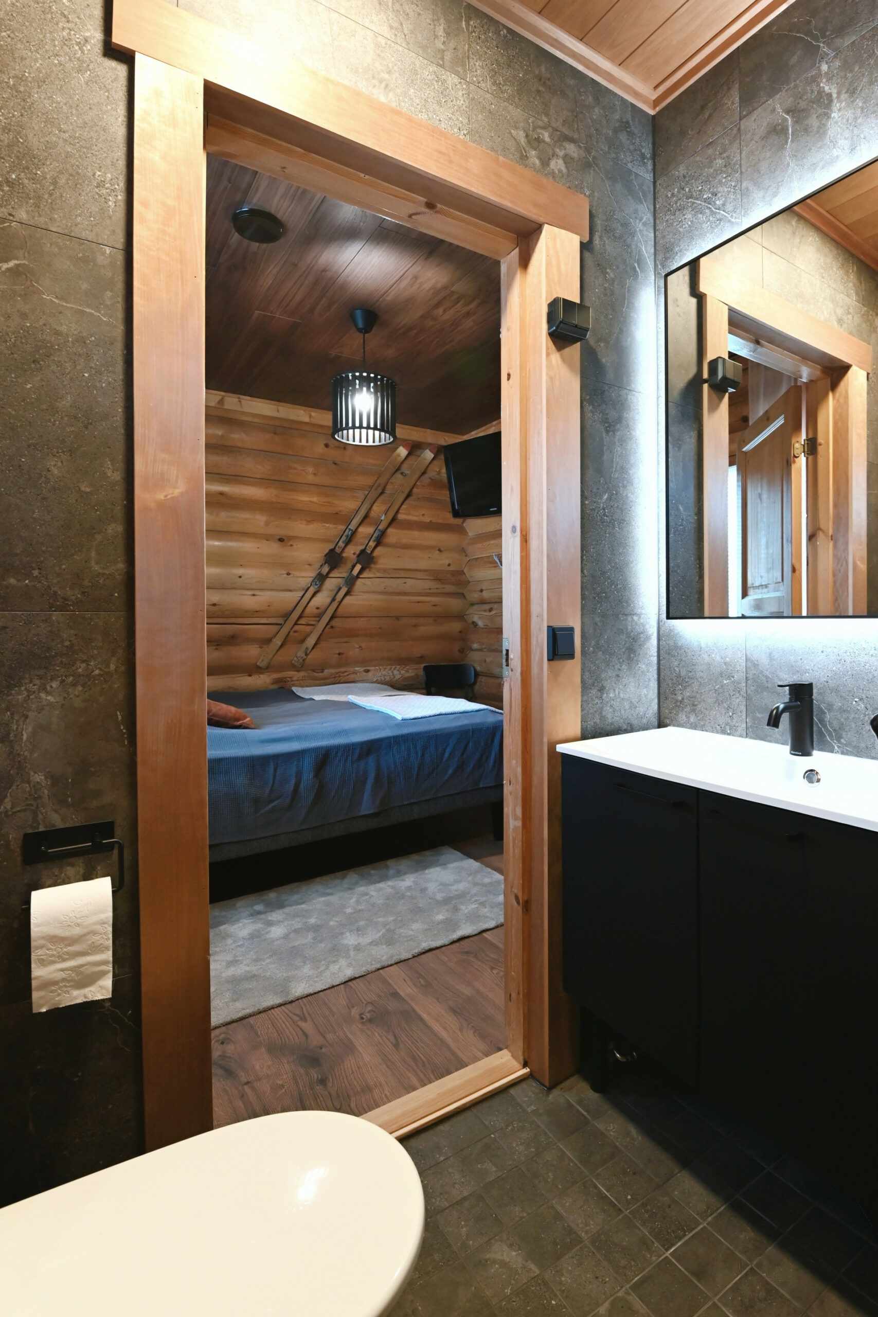 karhupirtti_downstairs_ensuite_bathroom4-high-jpg