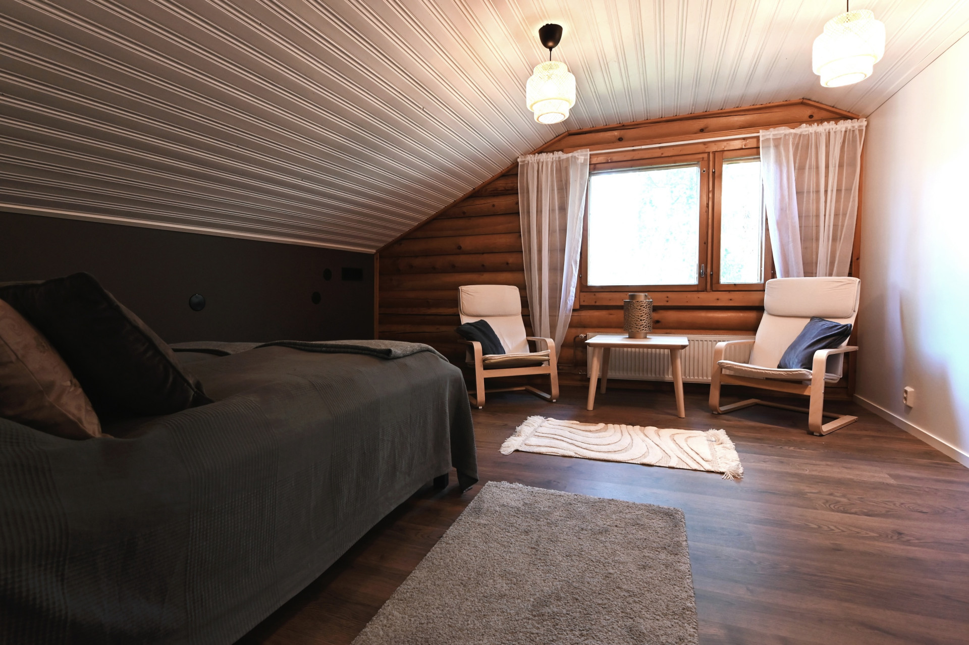 karhupirtti_upstairs_2ndbedroom-high-jpg