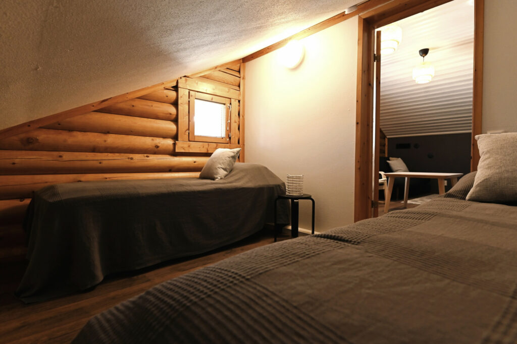 karhupirtti_upstairs_small_bedroom-high-jpg