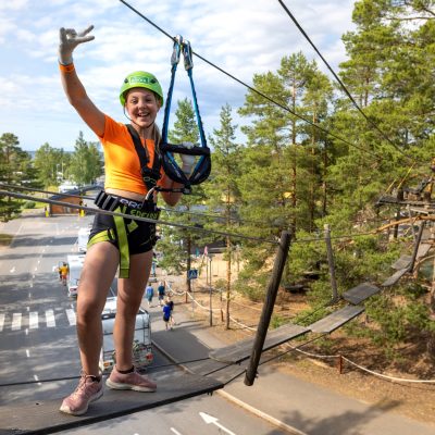 Köysiseikkailuradat – Seikkailupuisto Pakka